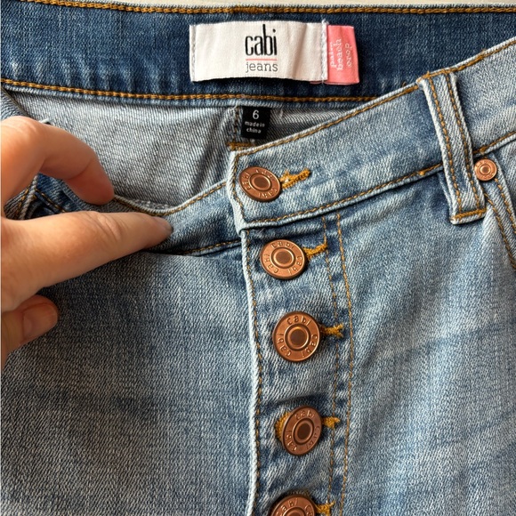 Cabi 6 Light Wash Palm Beach Crop Blue Button-Fly Jeans - Picture 2 of 9